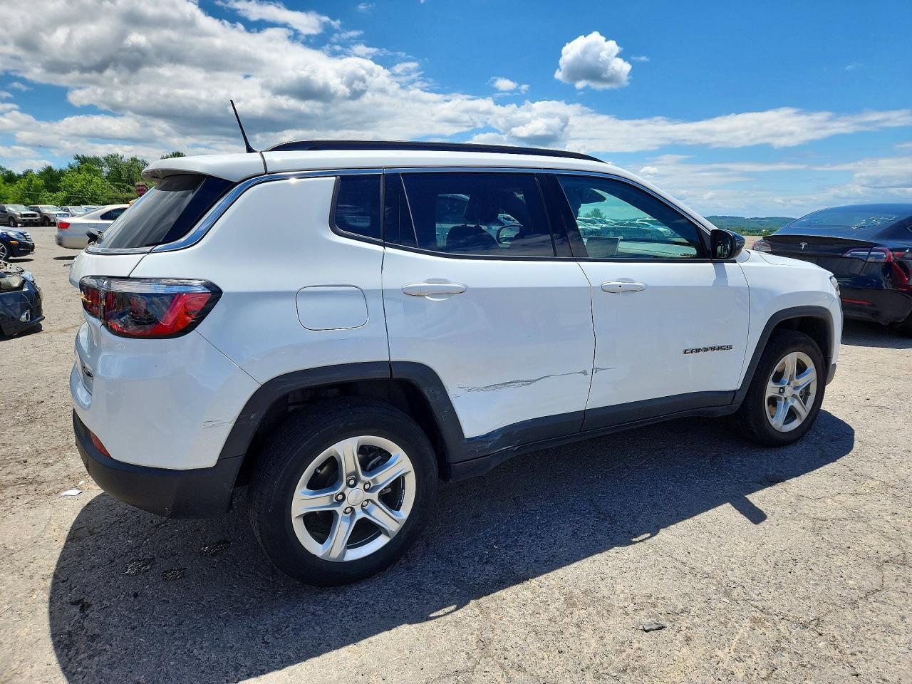 2023 Jeep Compass Latitude - zdjęcie 3
