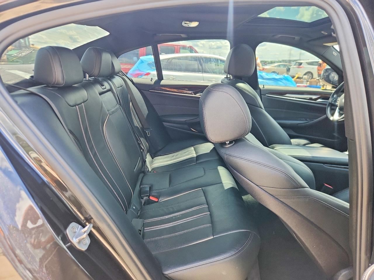 2018 BMW Seria 5 540i - zdjęcie 10