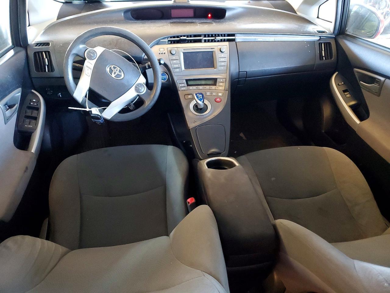 2013 Toyota Prius Two - zdjęcie 8