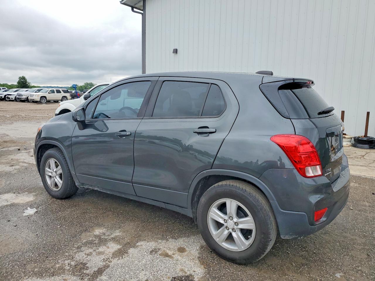 2020 Chevrolet Trax Ls - zdjęcie 2