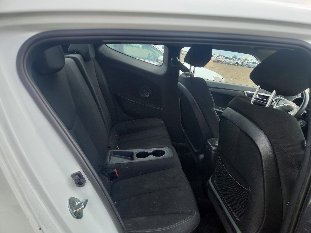 2016 Hyundai Veloster Base - zdjęcie 10