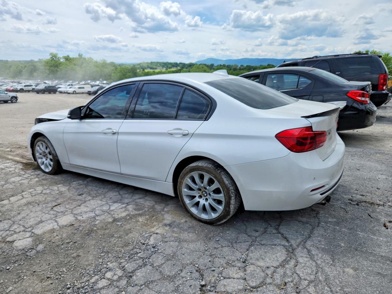 2017 BMW 330 Xi - zdjęcie 2