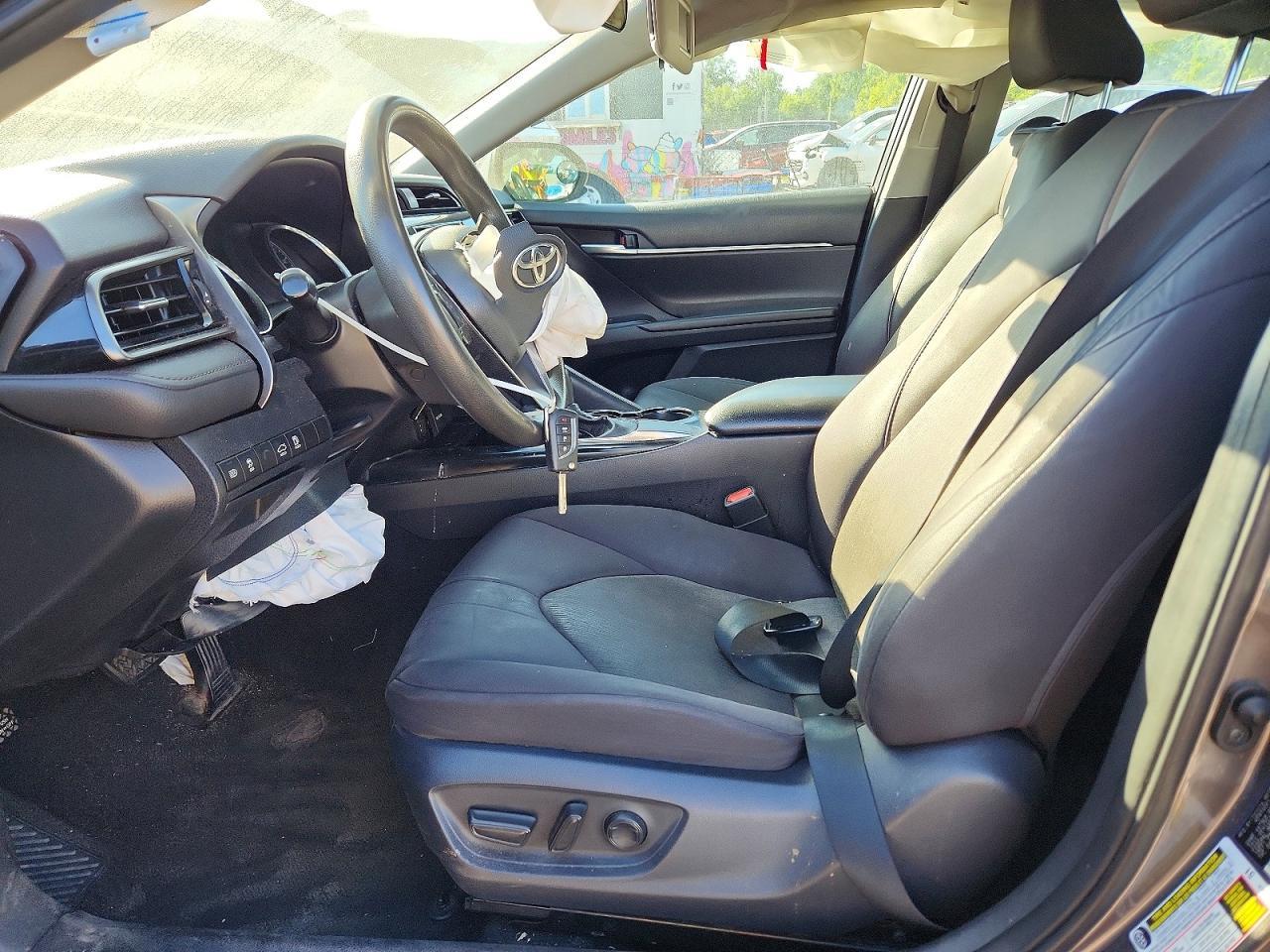 2019 Toyota Camry Le - zdjęcie 7