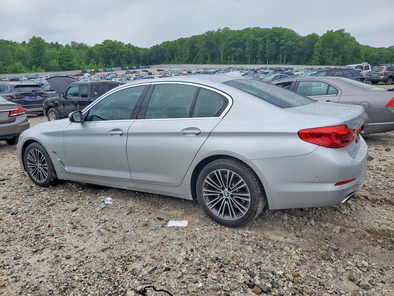 2020 BMW Seria 5 540i - zdjęcie 2