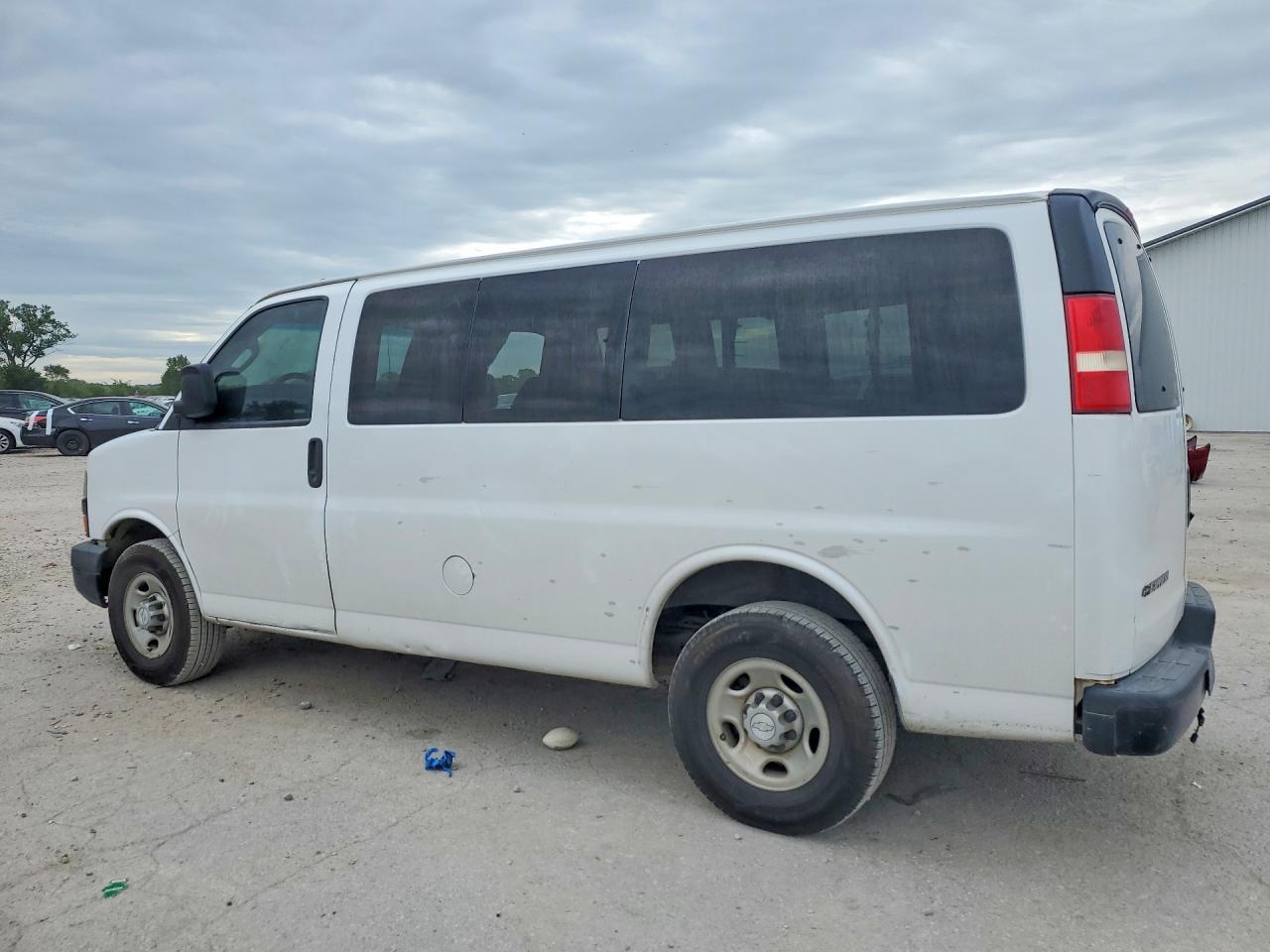 2018 Chevrolet Express G2500 Ls - zdjęcie 2