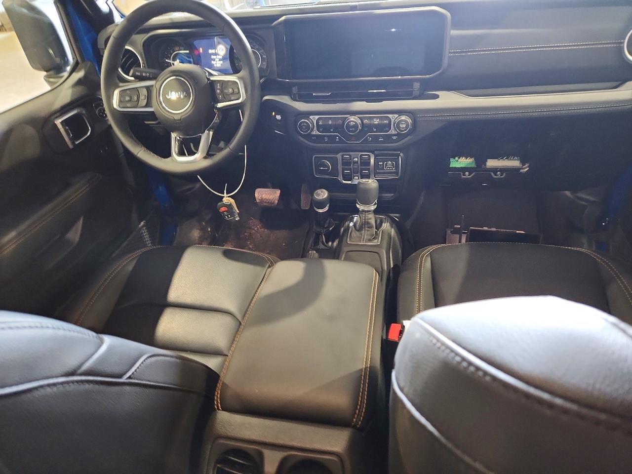 2025 Jeep Wrangler Sahara - zdjęcie 8