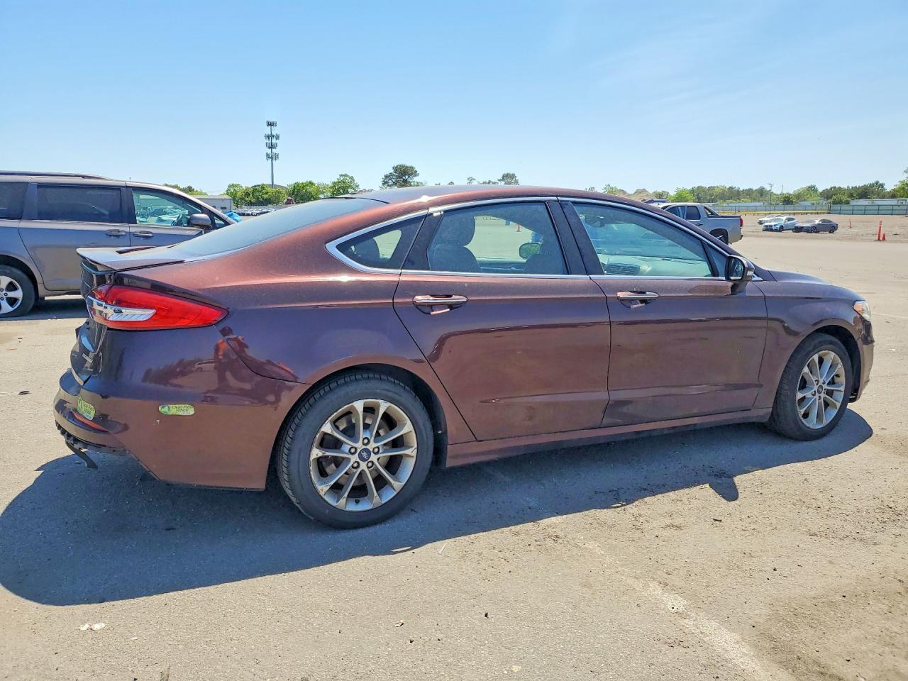 2019 Ford Fusion Titanium - zdjęcie 3