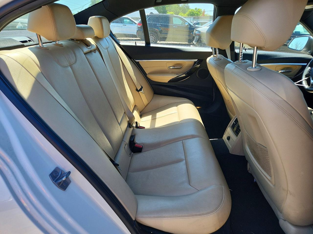 2018 BMW Seria 3 330i - zdjęcie 10