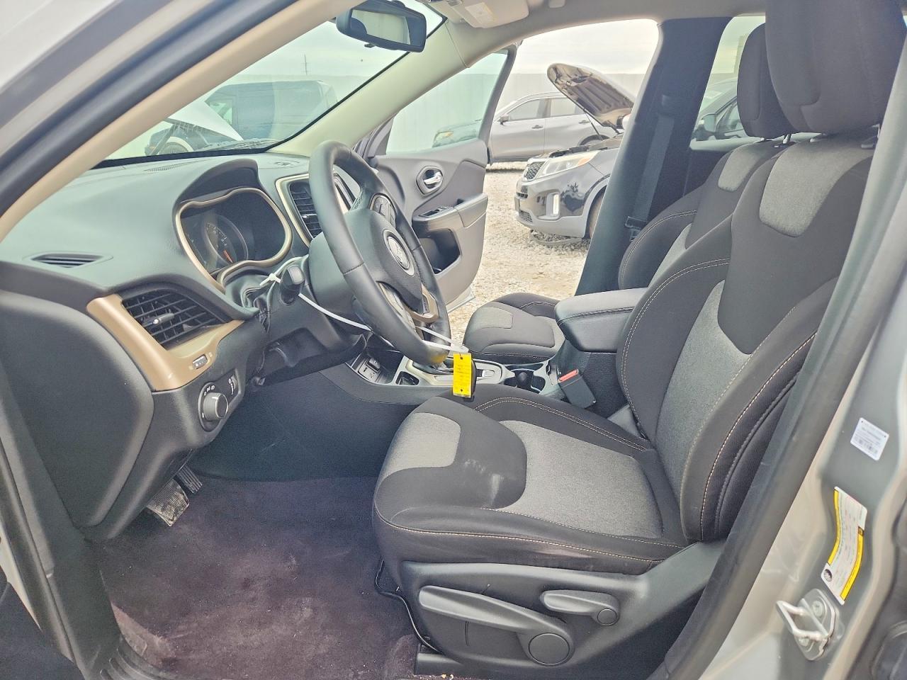 2016 Jeep Cherokee Sport - zdjęcie 7