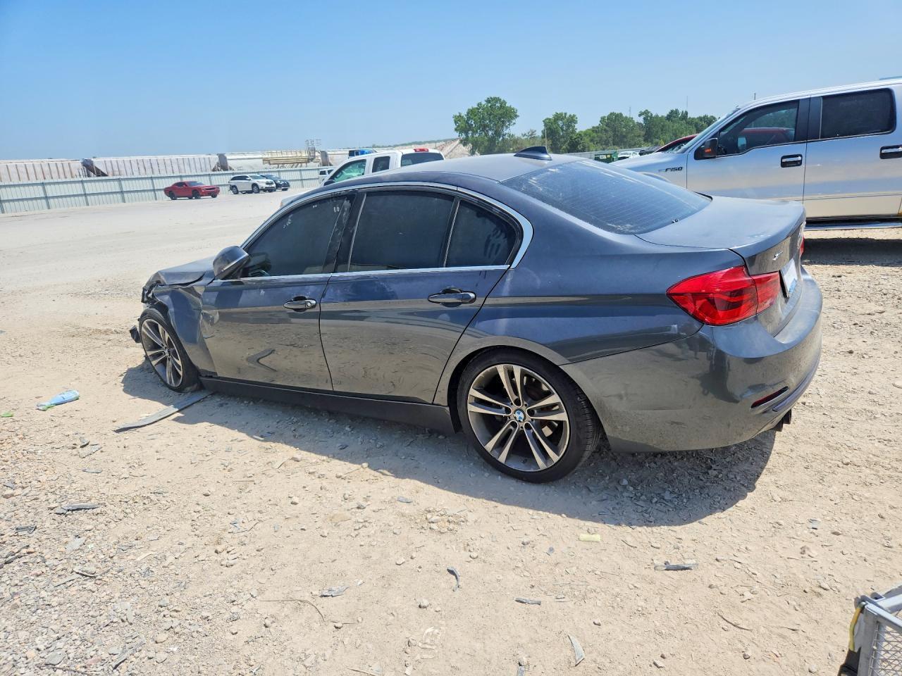 2018 BMW 330 Xi - zdjęcie 2