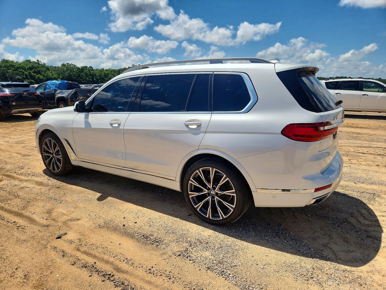 2020 BMW X7 xDrive40I - zdjęcie 2