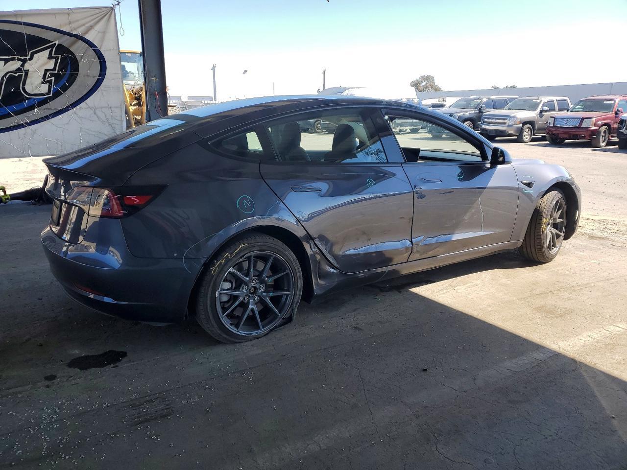 2023 Tesla Model 3 - zdjęcie 3