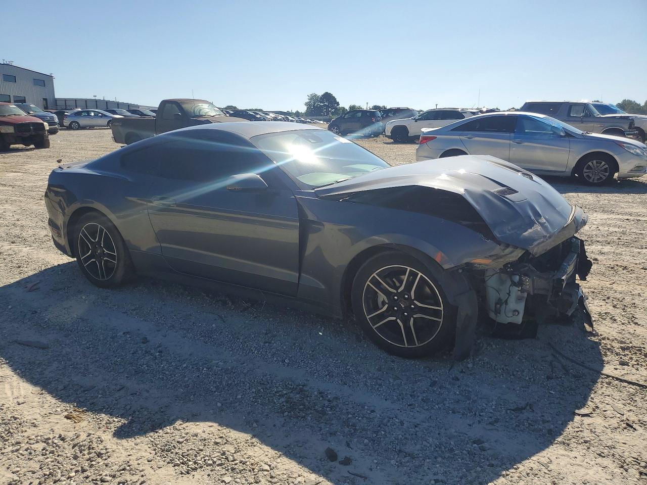 2021 Ford Mustang - zdjęcie 4