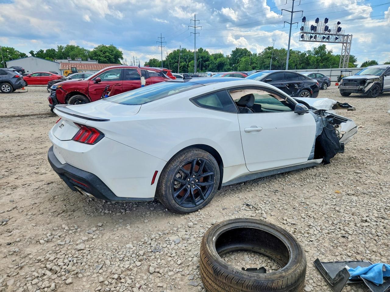 2025 Ford Mustang Gt - zdjęcie 3