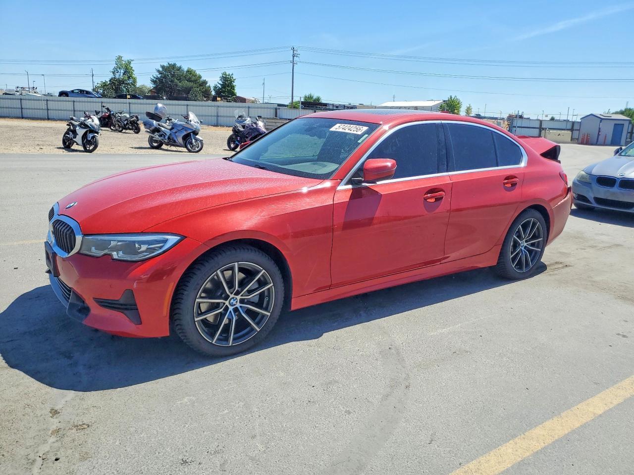 2020 BMW Seria 3 330i - zdjęcie główne
