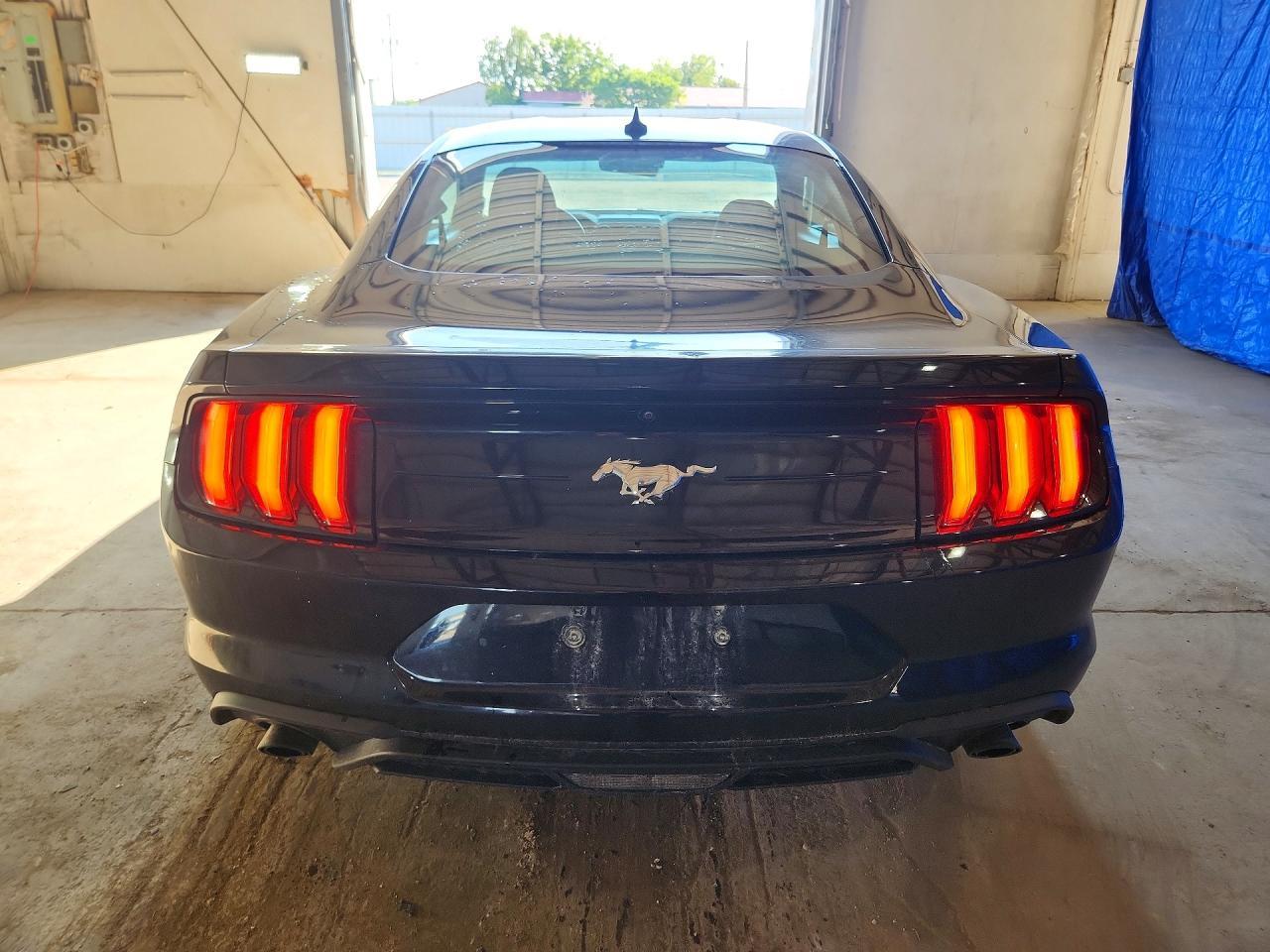 2021 Ford Mustang - zdjęcie 6