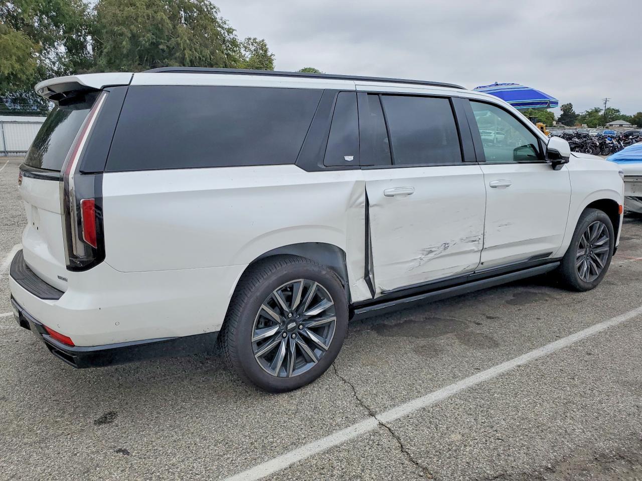 2024 Cadillac Escalade Esv Sport - zdjęcie 3