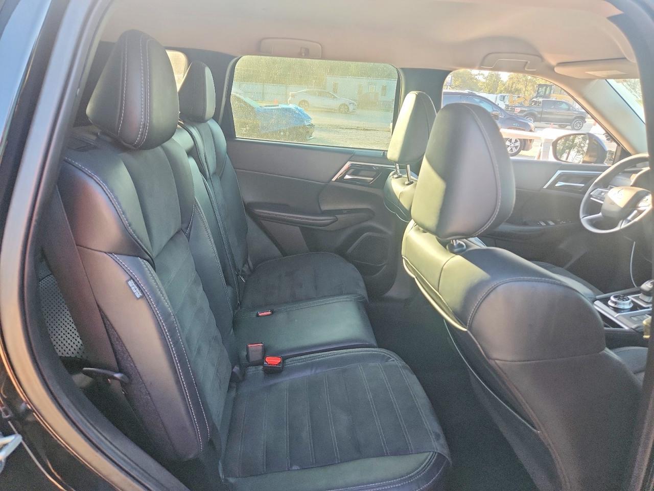 2022 Mitsubishi Outlander Se - zdjęcie 11