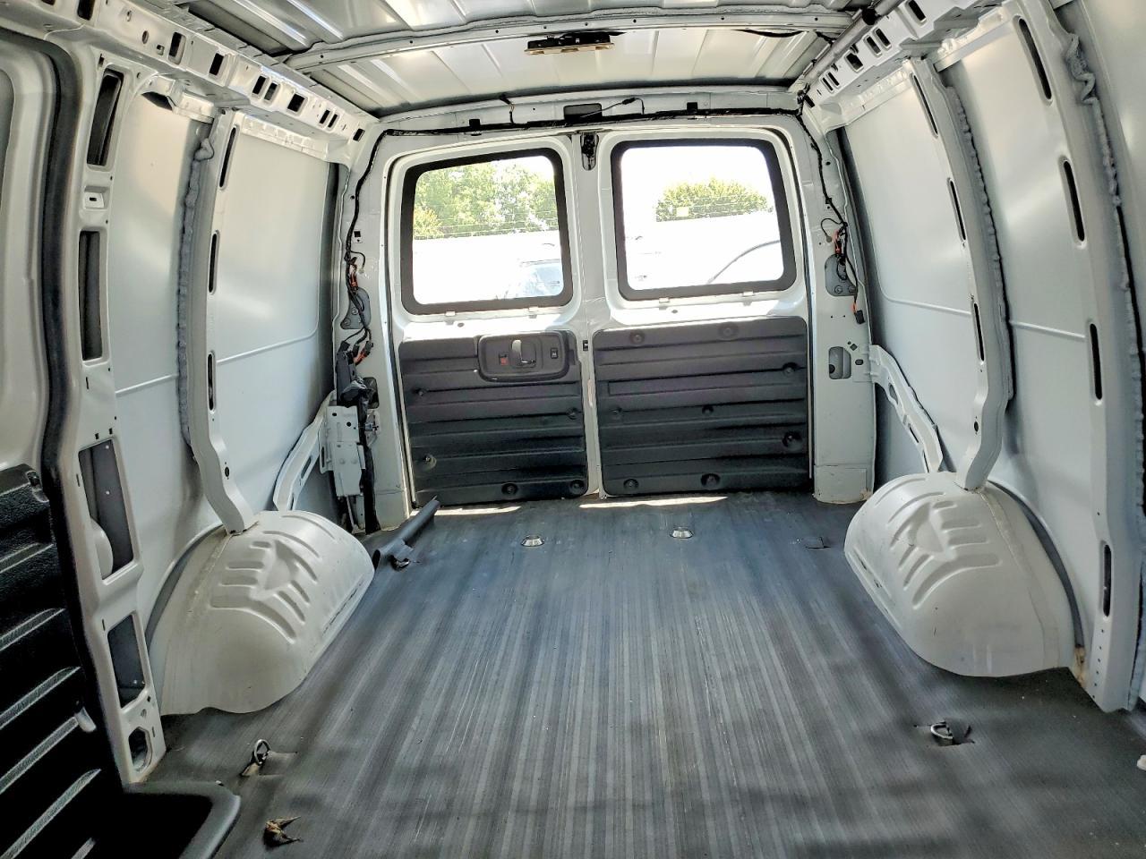 2020 Chevrolet Express G2500 - zdjęcie 10