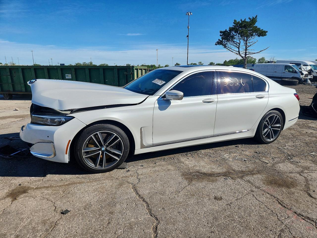 2021 BMW 750 Xi - zdjęcie główne