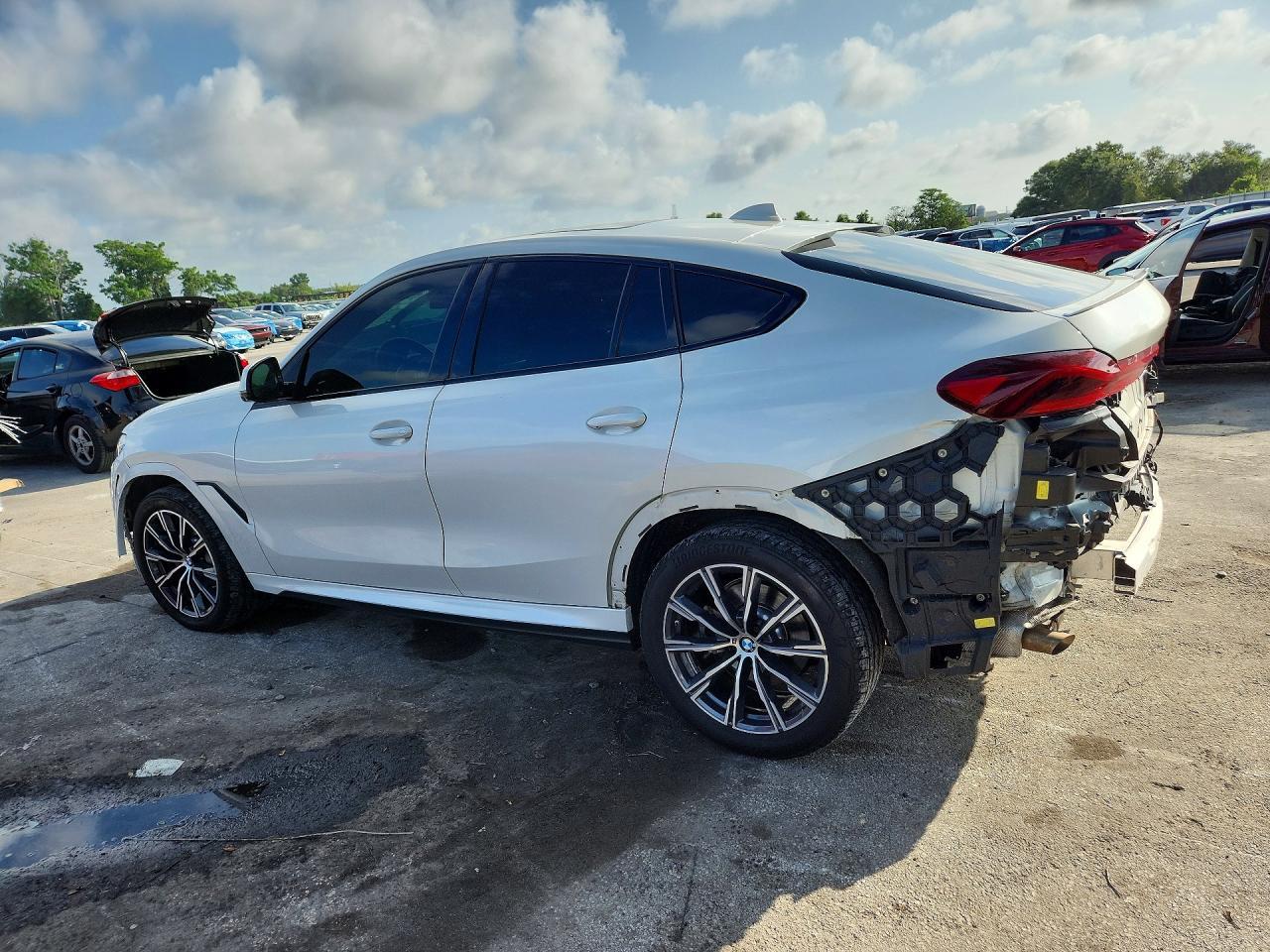 2023 BMW X6 xDrive40I - zdjęcie 2