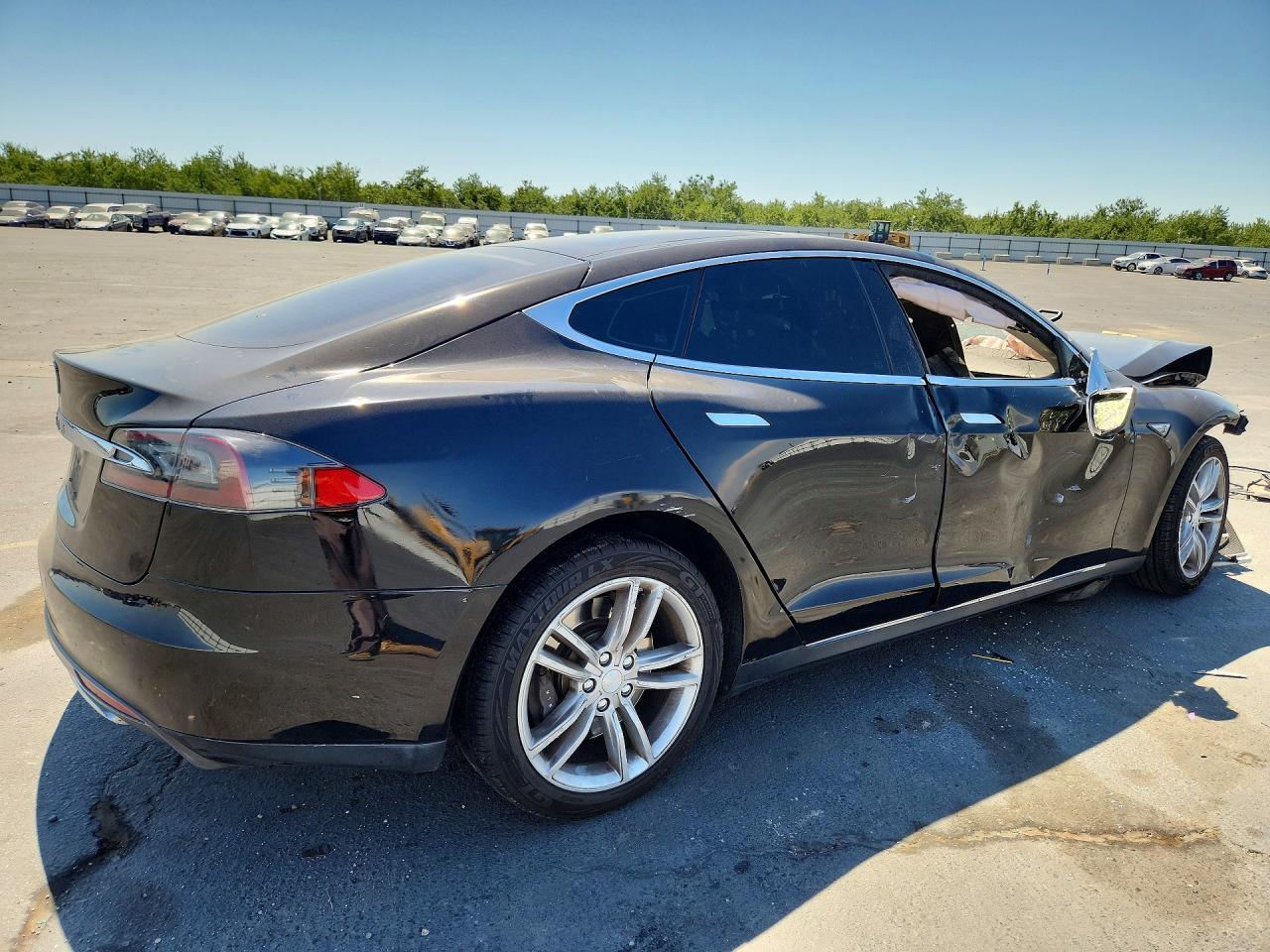 2014 Tesla Model S - zdjęcie 3