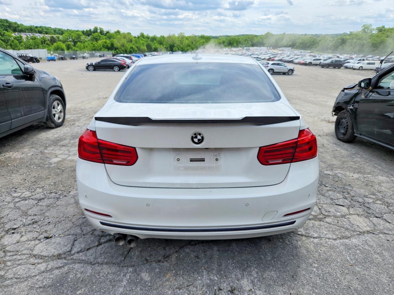 2017 BMW 330 Xi - zdjęcie 6