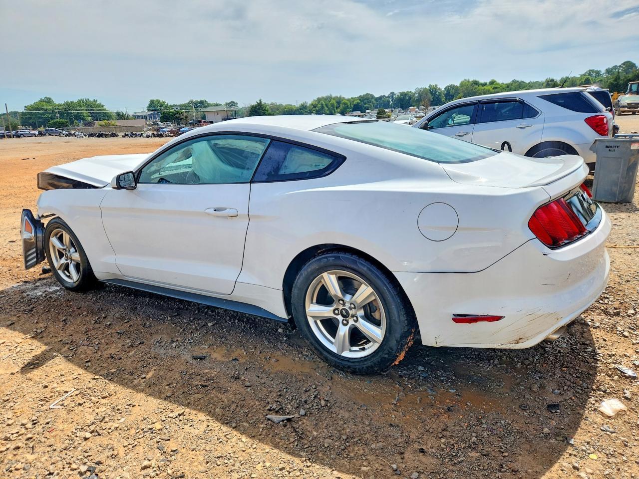 2015 Ford Mustang - zdjęcie 2