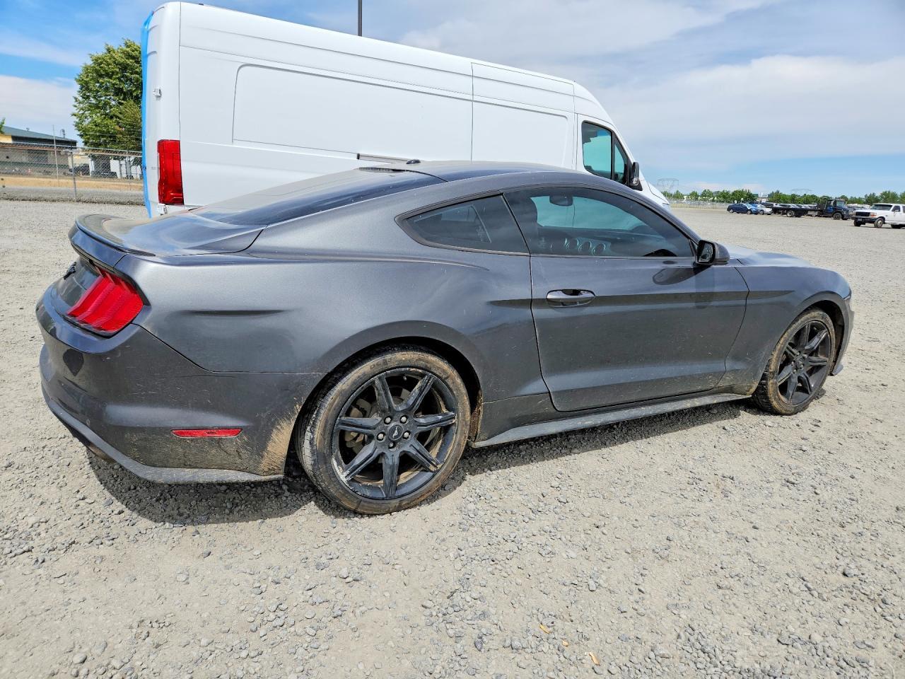2018 Ford Mustang - zdjęcie 3