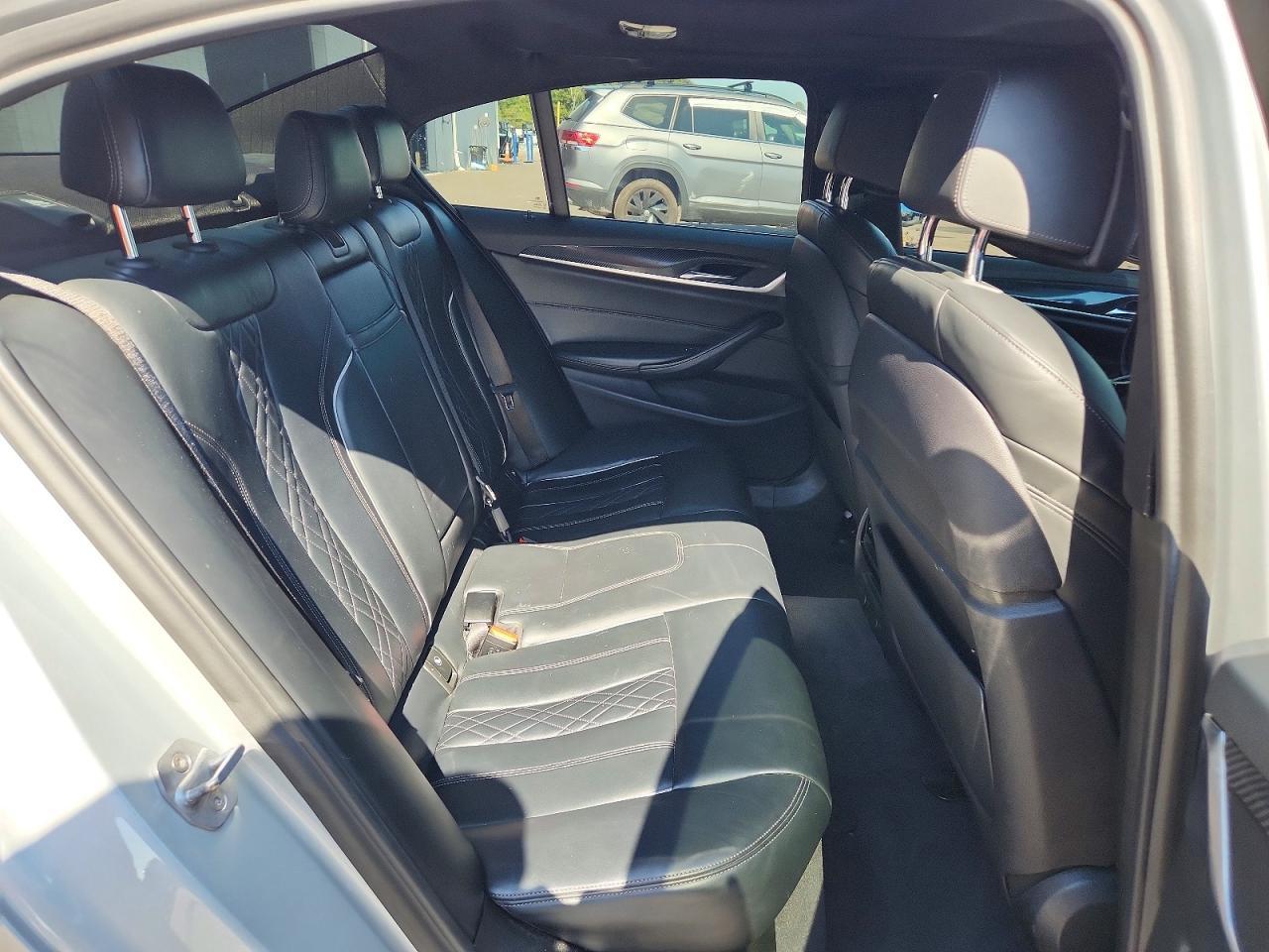 2017 BMW Seria 5 540i - zdjęcie 10