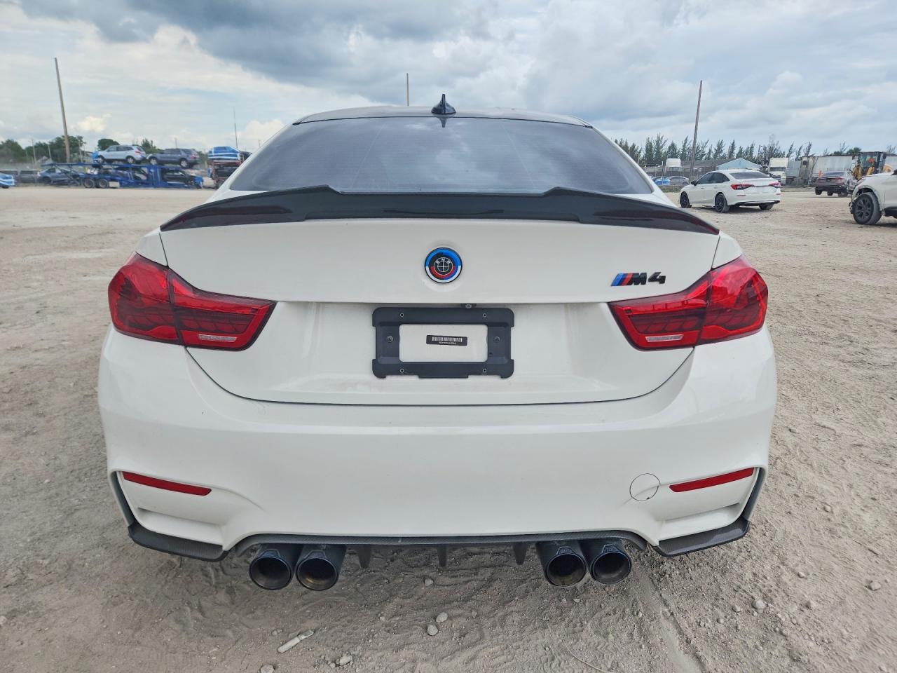 2018 BMW M4 - zdjęcie 6