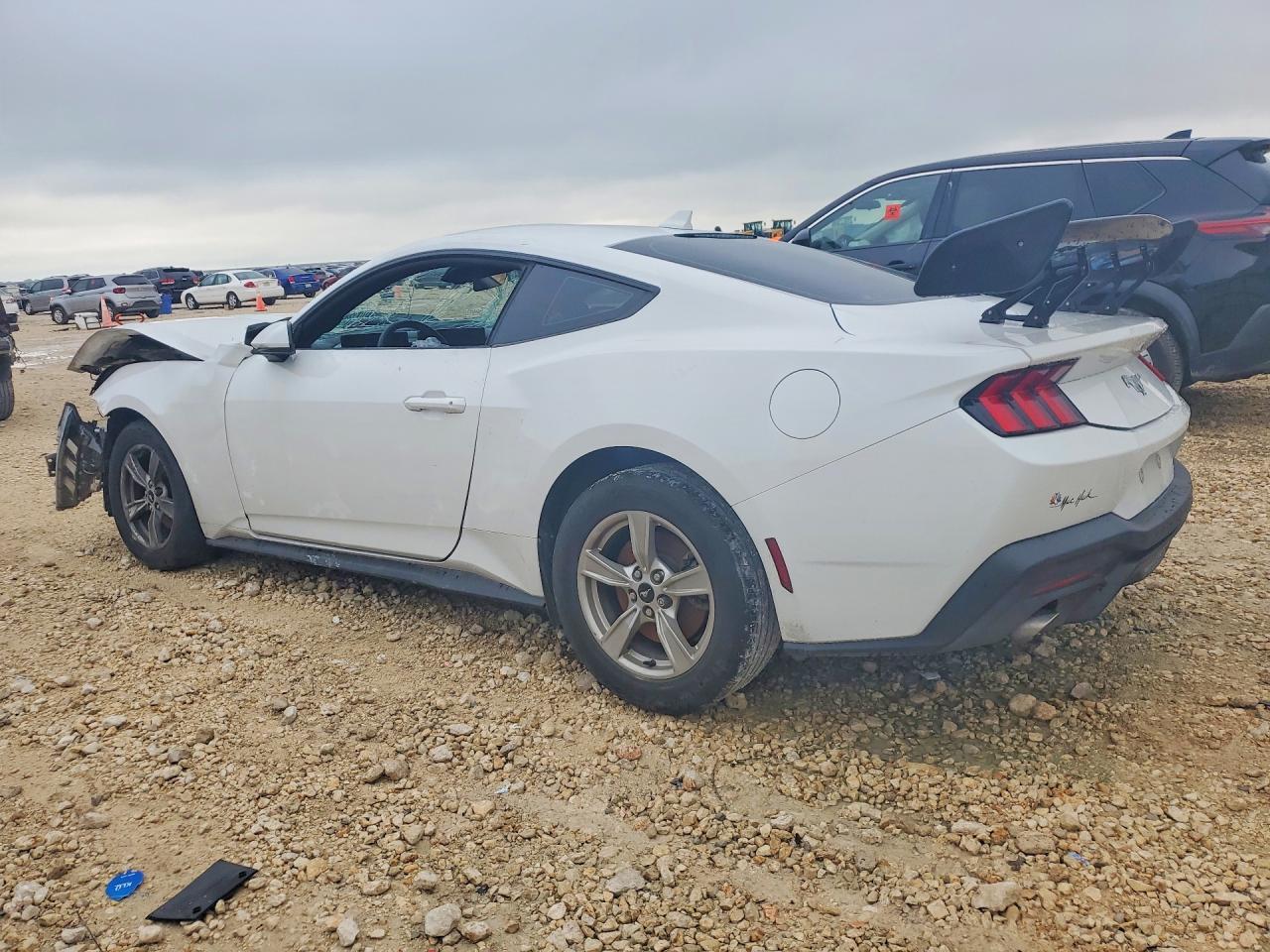 2024 Ford Mustang - zdjęcie 2