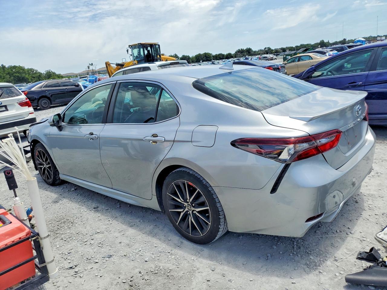 2021 Toyota Camry Se - zdjęcie 2