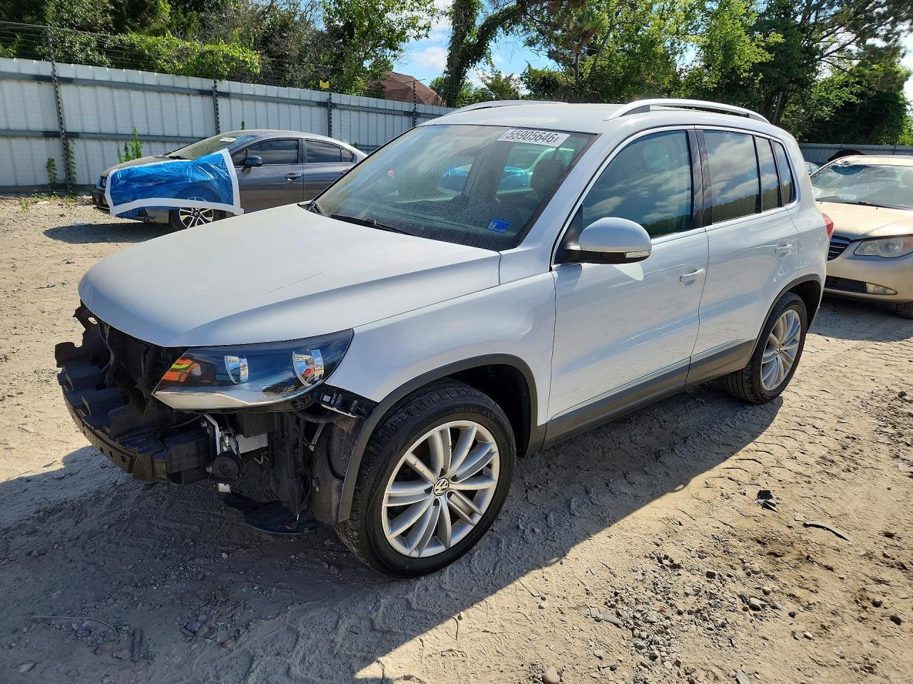 2014 Volkswagen Tiguan S - zdjęcie główne