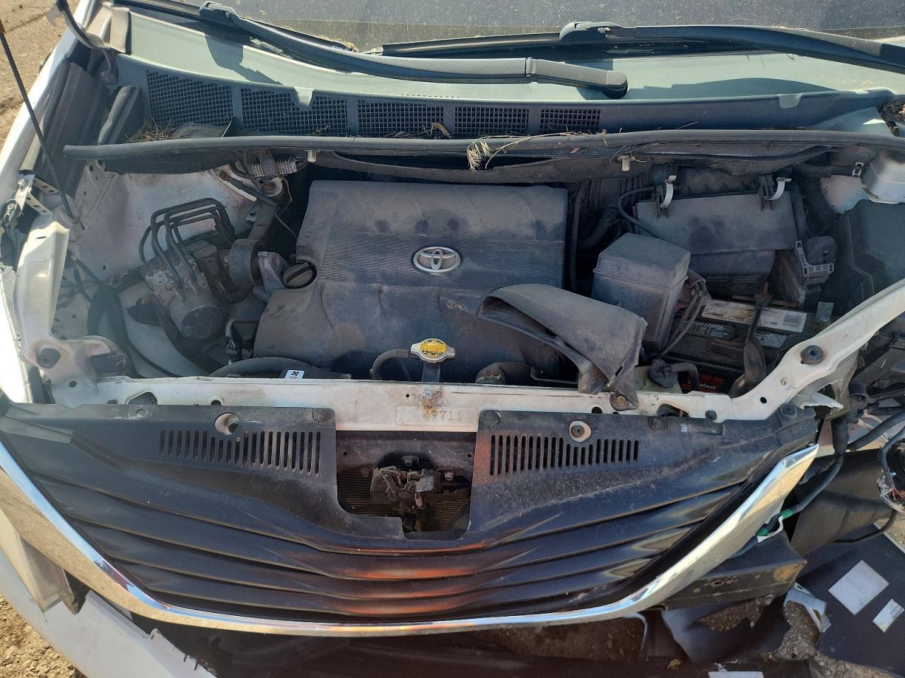 2014 Toyota Sienna Le - zdjęcie 12