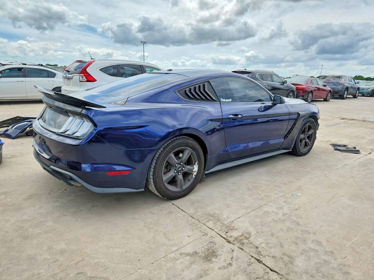2019 Ford Mustang - zdjęcie 3