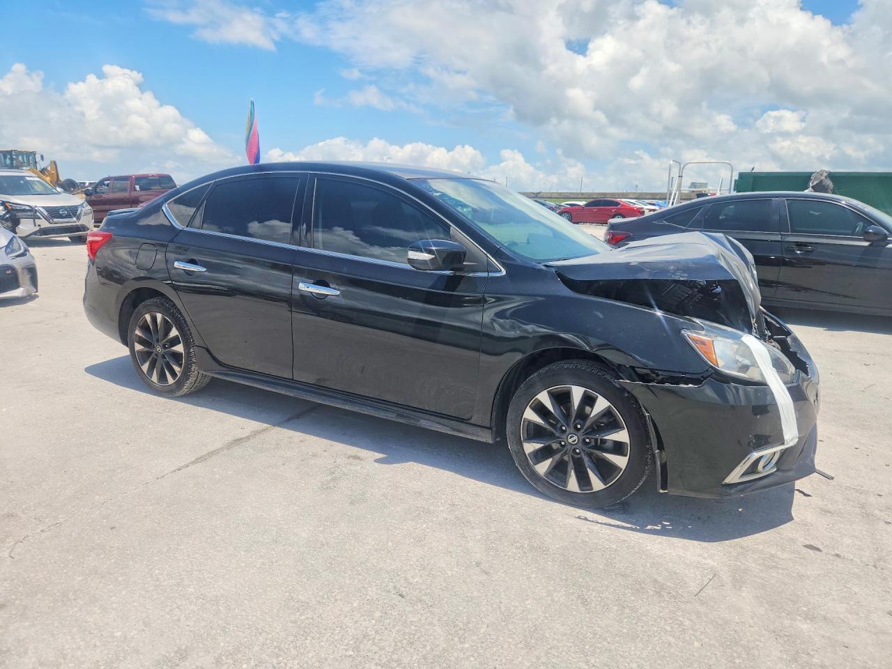 2019 Nissan Sentra Sr - zdjęcie 4