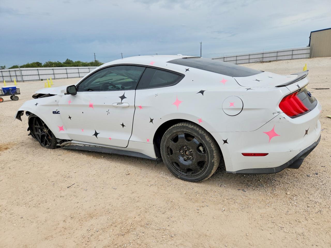 2020 Ford Mustang Gt - zdjęcie 2