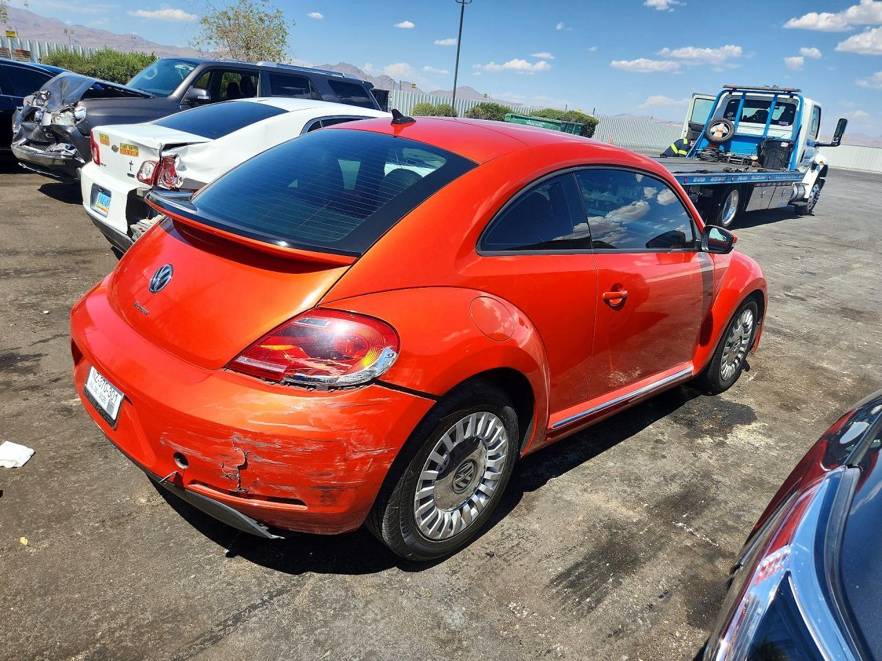 2016 Volkswagen Beetle 1.8T Se - zdjęcie 3