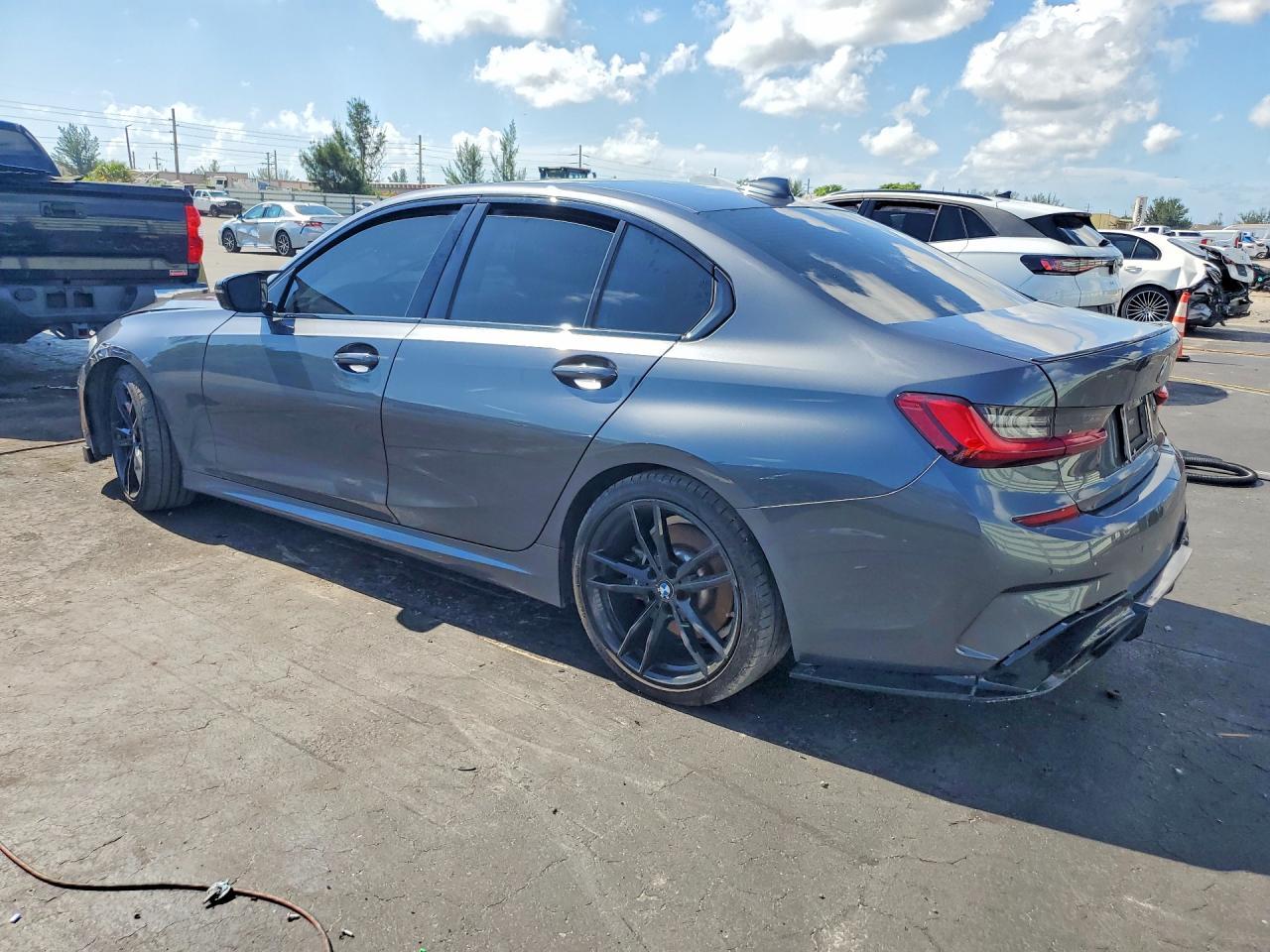 2022 BMW 330I - zdjęcie 2