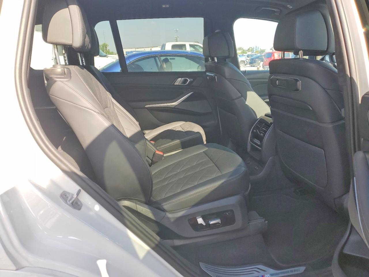 2025 BMW X7 xDrive40I - zdjęcie 11