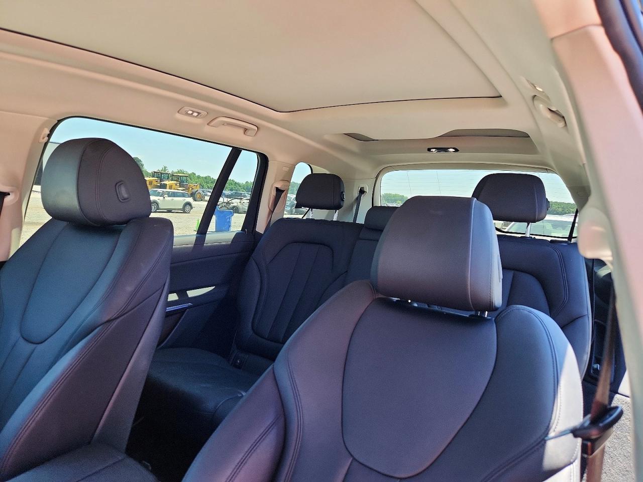 2021 BMW X7 xDrive40I - zdjęcie 10
