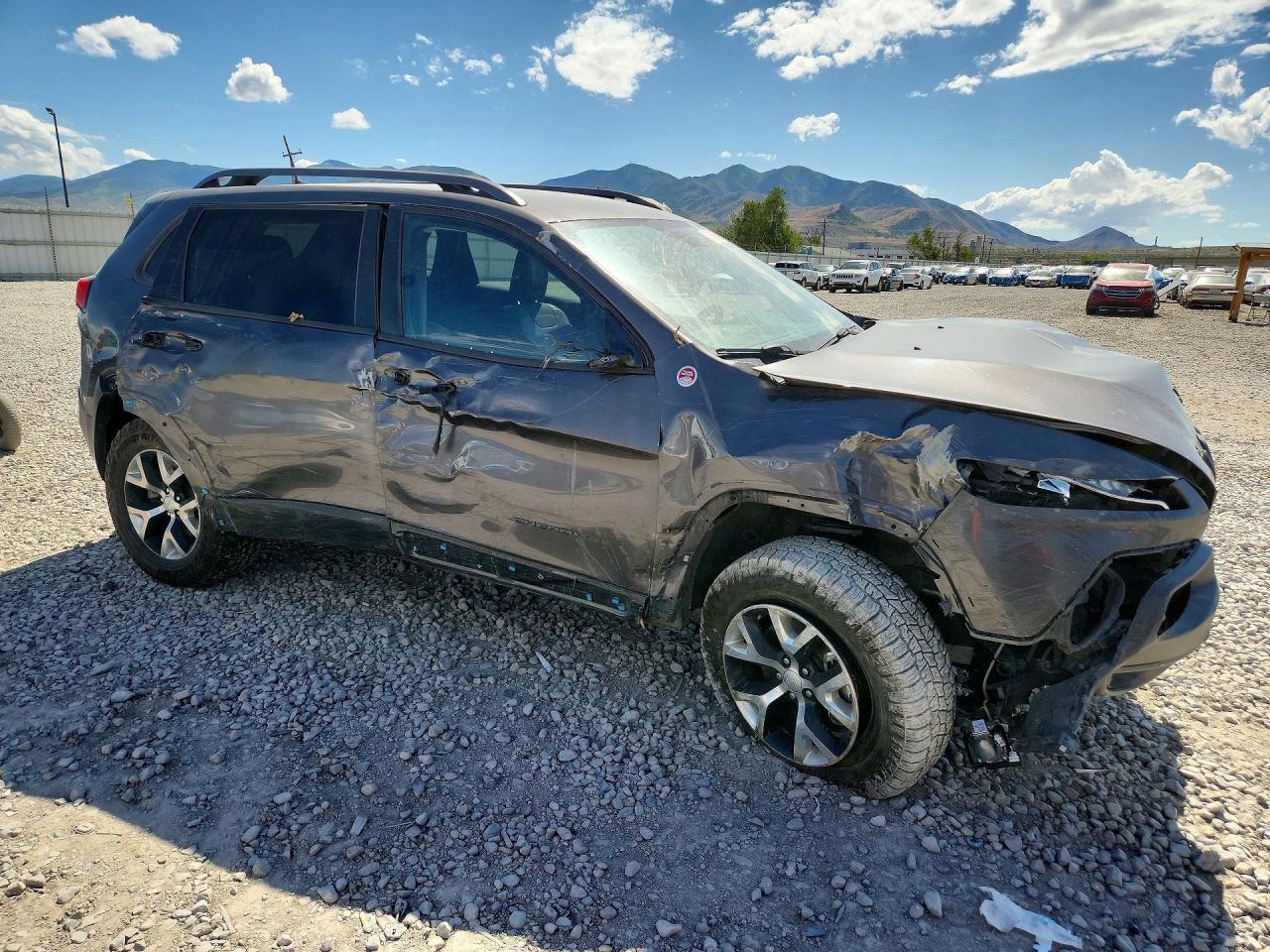 2018 Jeep Cherokee Trailhawk - zdjęcie 4