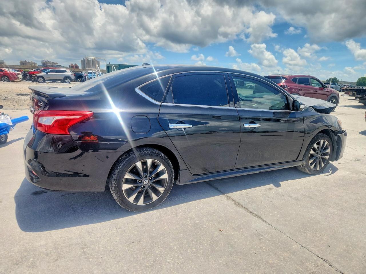 2019 Nissan Sentra Sr - zdjęcie 3