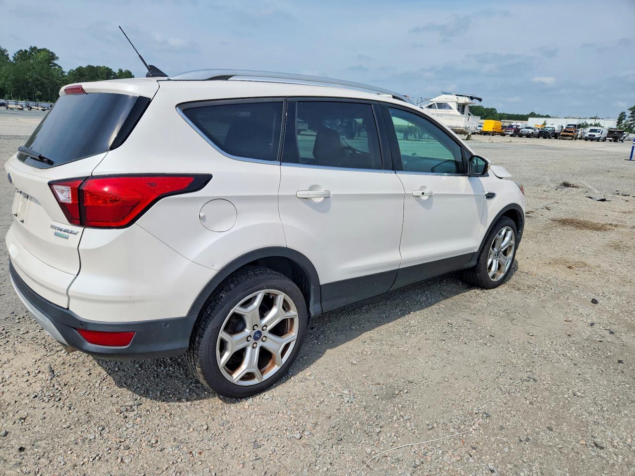 2019 Ford Escape 4D - zdjęcie 3