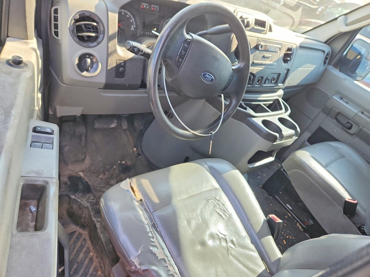 2014 Ford Econoline E250 Van - zdjęcie 8