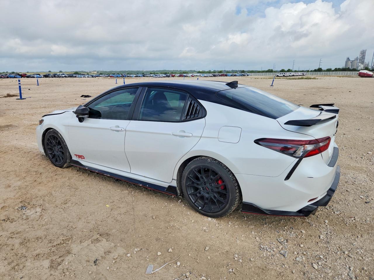 2022 Toyota Camry Trd - zdjęcie 2