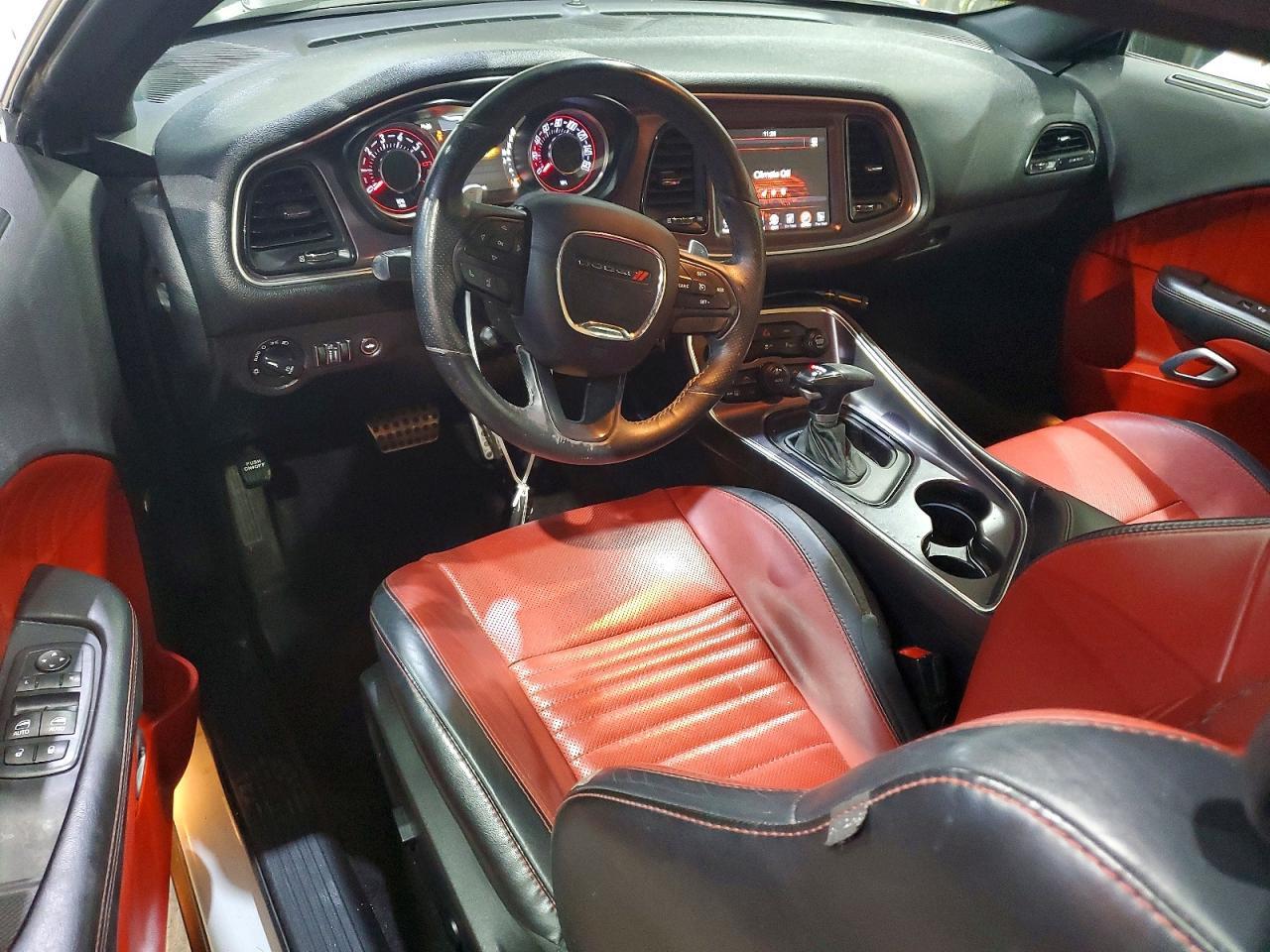 2016 Dodge Challenger R - zdjęcie 8