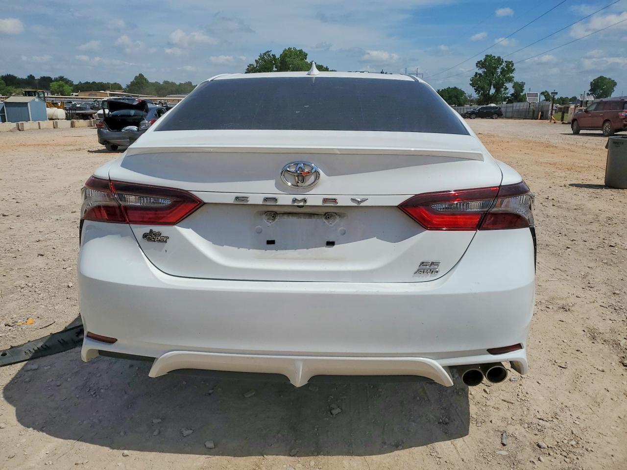 2022 Toyota Camry Se - zdjęcie 6