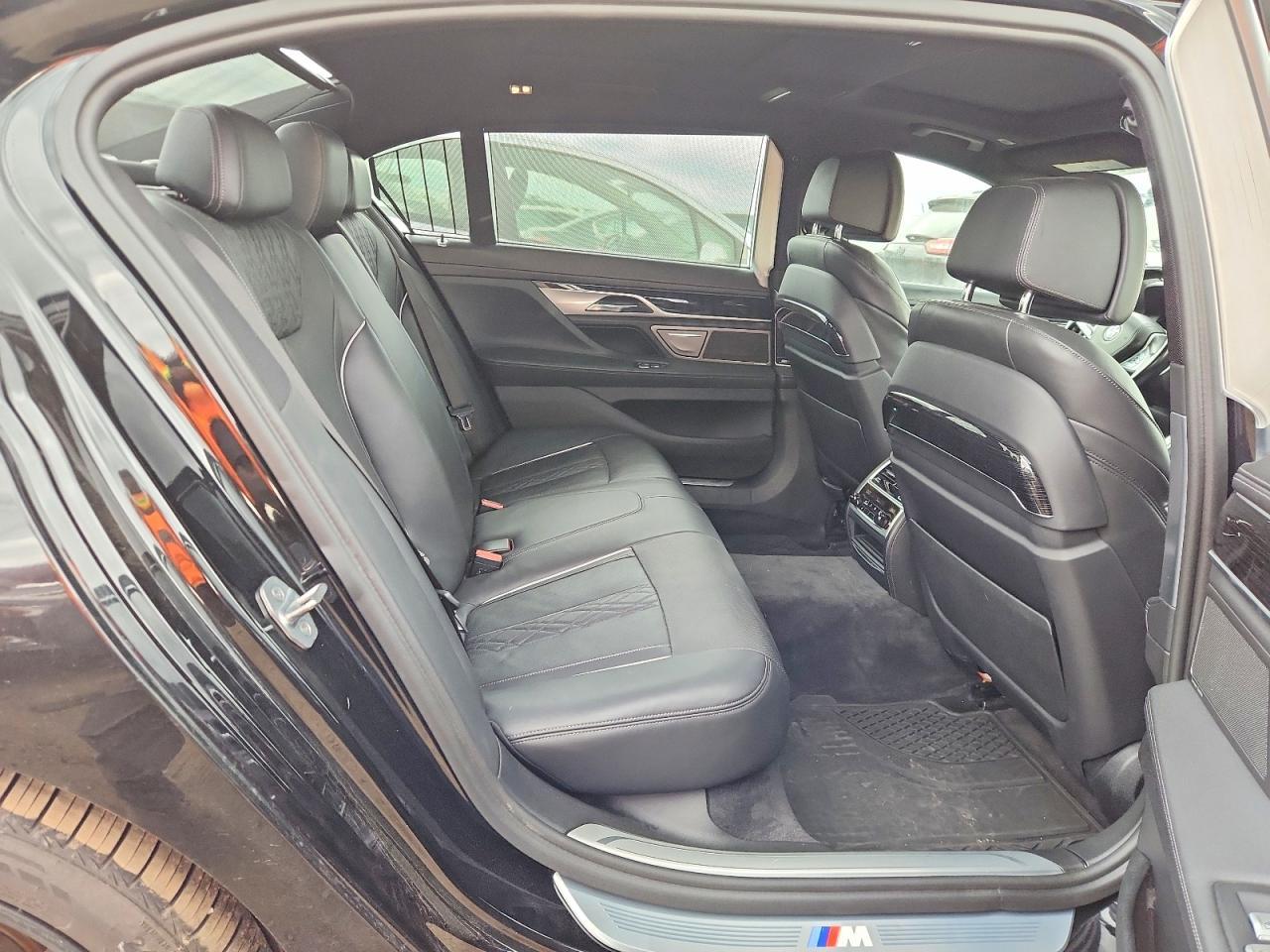 2018 BMW Seria 7 B7 - zdjęcie 10